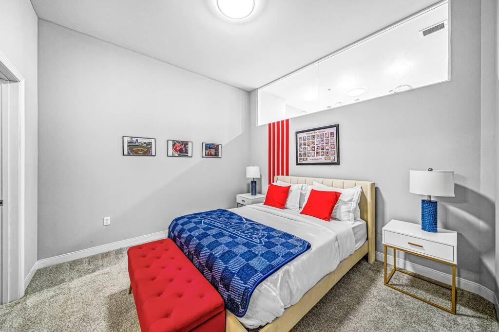 Апартаменты 2Br Unit In The Heart Of Dt With View Of Playhouse Square, Pool & Gym Access- 305 Кливленд Экстерьер фото