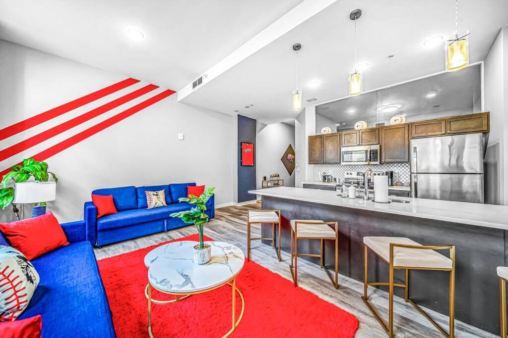 Апартаменты 2Br Unit In The Heart Of Dt With View Of Playhouse Square, Pool & Gym Access- 305 Кливленд Экстерьер фото