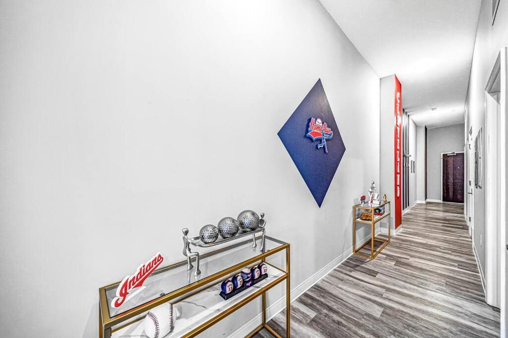 Апартаменты 2Br Unit In The Heart Of Dt With View Of Playhouse Square, Pool & Gym Access- 305 Кливленд Экстерьер фото
