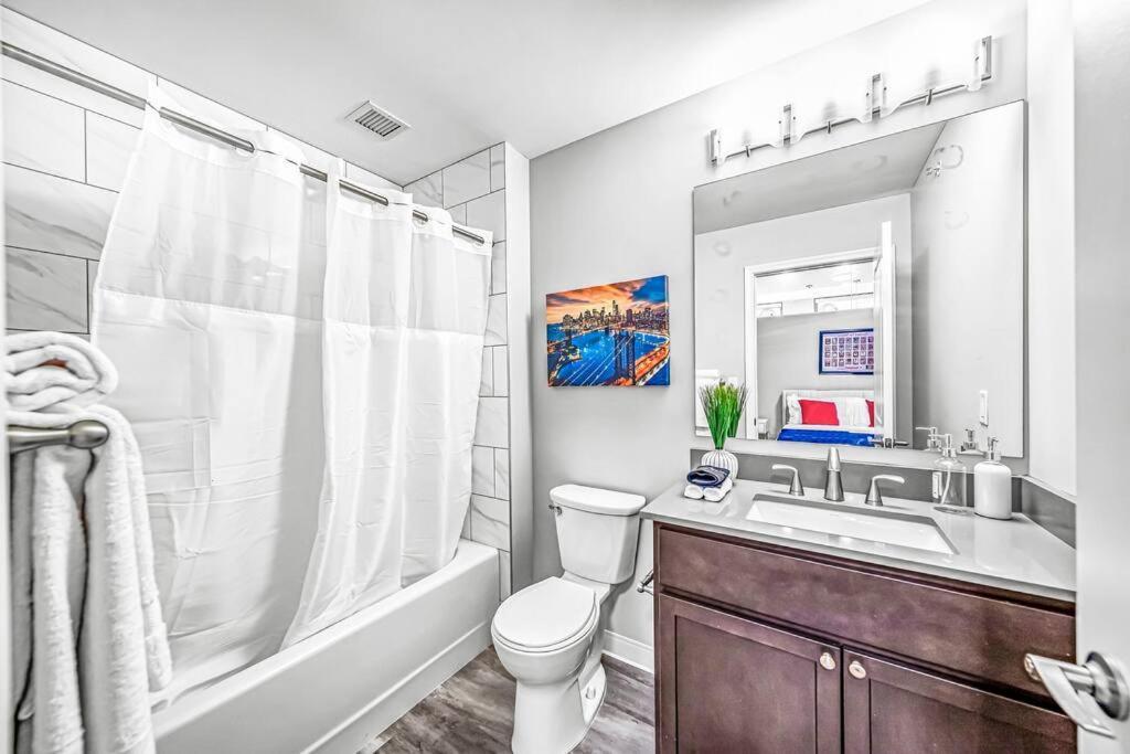 Апартаменты 2Br Unit In The Heart Of Dt With View Of Playhouse Square, Pool & Gym Access- 305 Кливленд Экстерьер фото