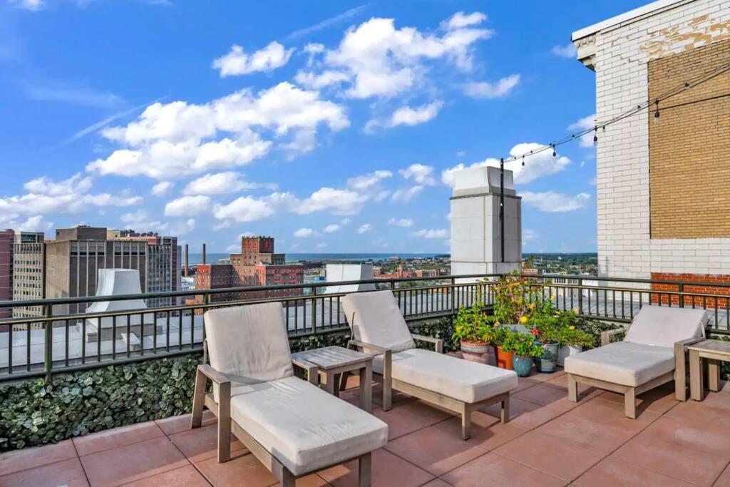 Апартаменты 2Br Unit In The Heart Of Dt With View Of Playhouse Square, Pool & Gym Access- 305 Кливленд Экстерьер фото